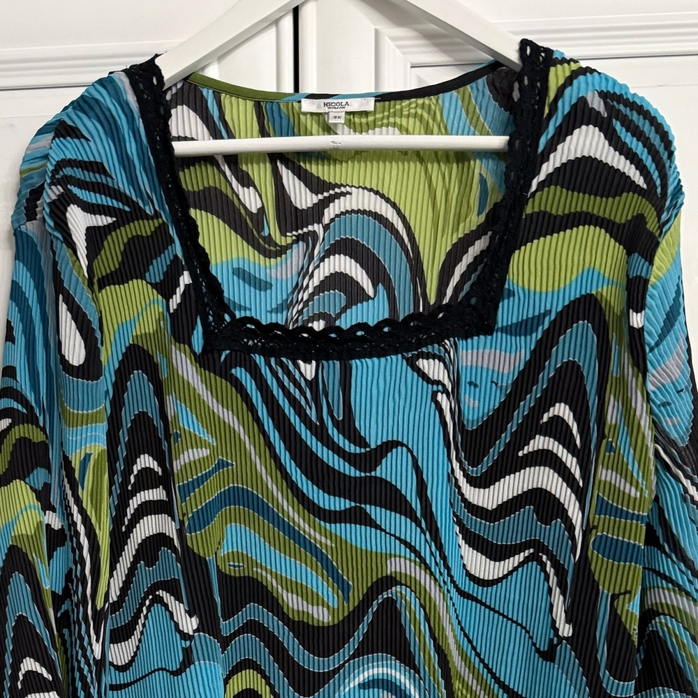 Vintage NICOLA Woman Size 3X Abstract Blue + Green Swirl Print Pleated Blouse - Picture 3 of 11